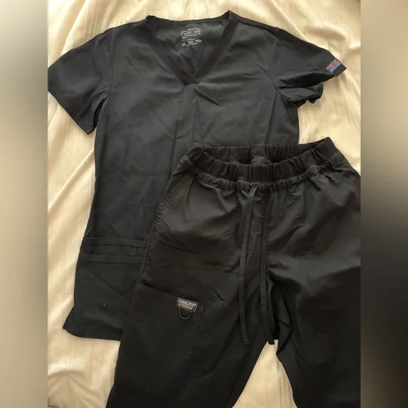 Cherokee scrubs set - Picture 1 of 6